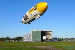 Baumaschine am Zeppelin NT über Neumünster