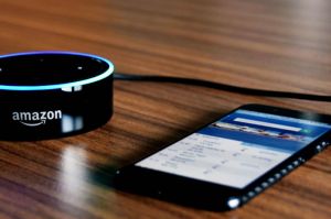 Sprachsteuerung Alexa erfragt Flugplan am Flughafen Nürnberg
