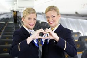 Reiseflieger Condor sucht Flugbegleiter