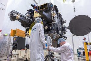 Hispasat 36W-1 kommuniziert 1a seit einem Jahr