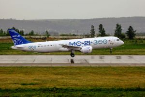 MC-21 fliegt in makelloser Optik