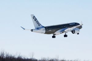 Bombardier spendet CS100 Flugzeug an Hochschule