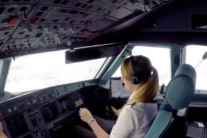 Pilotin erzählt ihren Weg zum Traumberuf