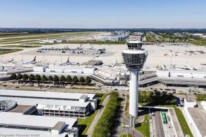 Nachtflüge mit Propellerflugzeug am Flughafen München