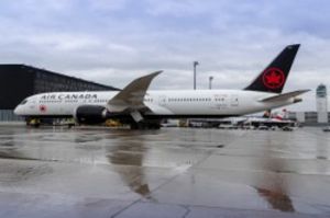 Dreamliner von Air Canada in Wien gelandet