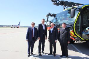 MdL zu Besuch bei Flughafenfeuerwehr Stuttgart 