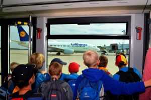 Kinder können Flughafen Dresden am Erlebnistag erkunden