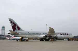 Dreamliner aus Doha regelmäßig am Flughafen Wien