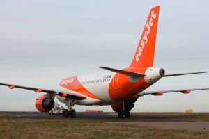 easyJet-Flugzeuge mit neuer Bemalung