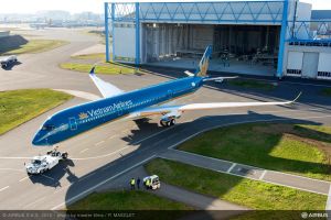 Erster A350-900 XWB in neuer Vietnam Airlines-Lackierung