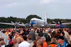 Flugzeuge von Gestern und Heute auf dem Airportday in Hamburg