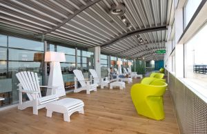 Neugestalteter Wartebereich am Hamburg Airport eröffnet
