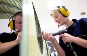 157 starten Berufsausbildung bei Lufthansa Technik