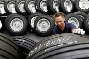 LHT hält Flugzeug-Räder und Bremsen von Thomas Cook instand