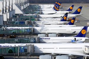 Voll von Flugzeugen: Terminal 2 am Flughafen München