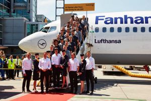 Boeing 737-300 D-ABEK bringt Nationalelf zur Fußball-EM
