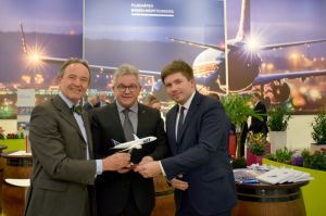 LOT fliegt ab Warschau Stuttgart an