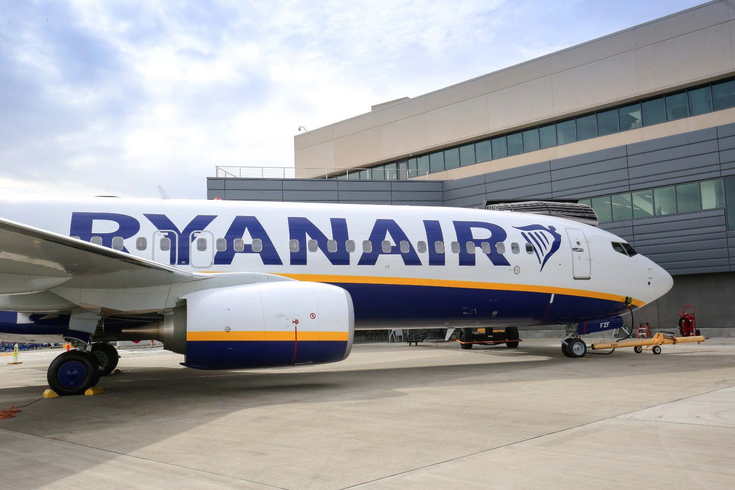 Ryanair stationiert Flugzeug am Flughafen Memmingen