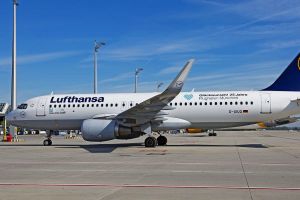 D-AIUQ gratuliert Flughafen München durch ganz Europa